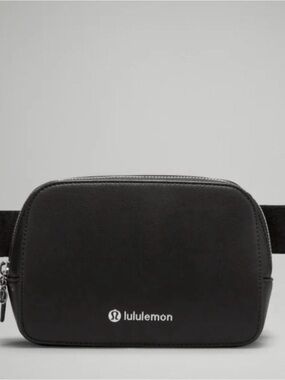 lululemon belt bag carob brown Athletica Everywhere Java Obsessed with the Lululemon Java